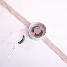 Load image into Gallery viewer, Coco Lashes - The Fabulash - Lovely Lashes Pro Belgium
