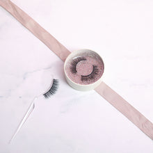Afbeelding in Gallery-weergave laden, Lana Lashes - The ultimate Lash Destination - Lovely Lashes Pro Belgium
